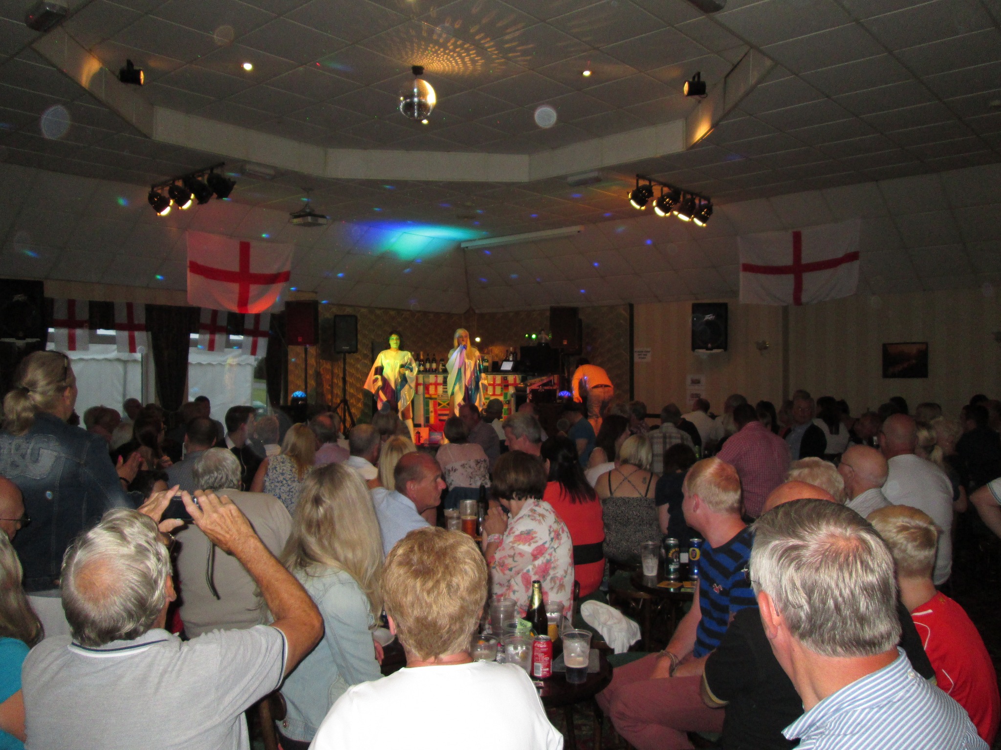 caravan holidays with entertainment